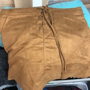 Skirt with front tie detail